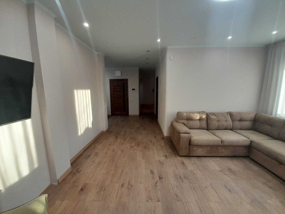 Продам Дом с ремонтом в Дергачах. 2 этажа, 156 м2, 12 соток. Баня. AN