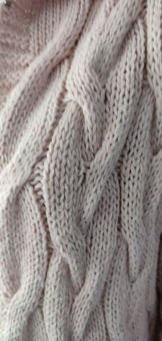 Sweter pudrowy róż