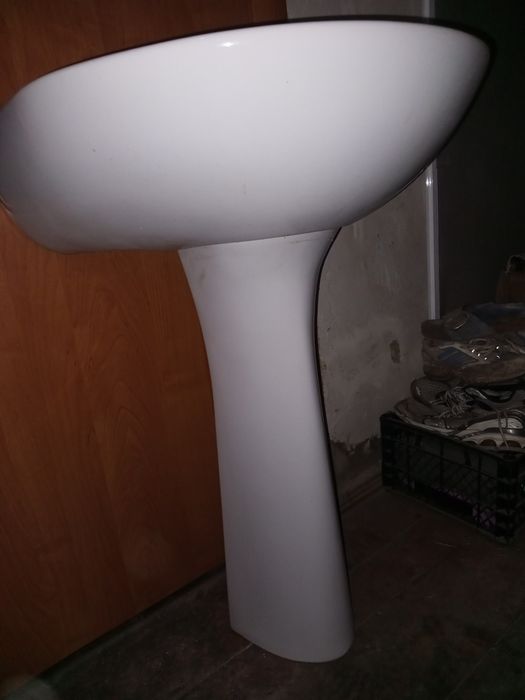 Умывальник " Тюльпан"Cersanit,Cостояние нового.