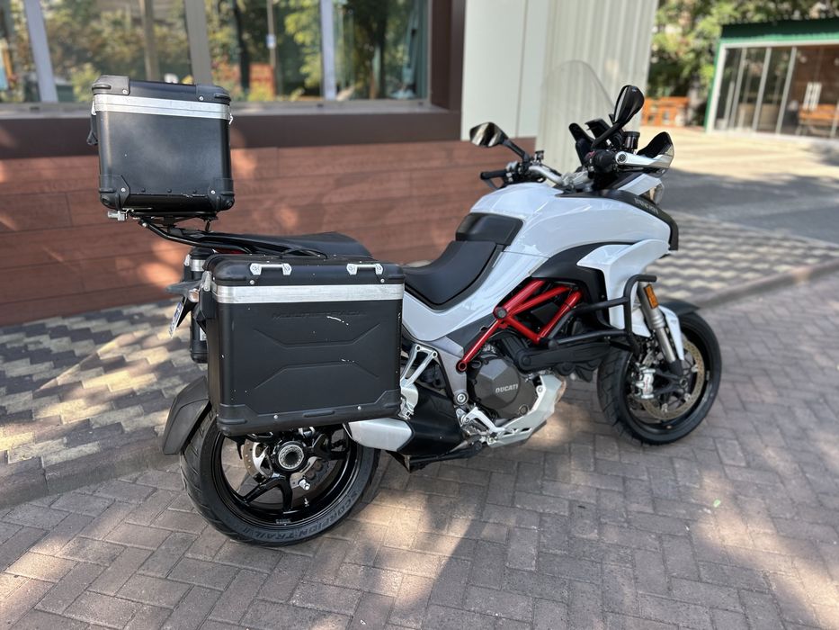Мотоцикл Ducati Multistrada 1200S 2015 рік