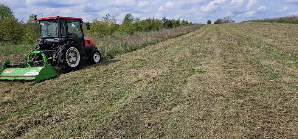Koszenie traw profesjonalnym traktorkiem
