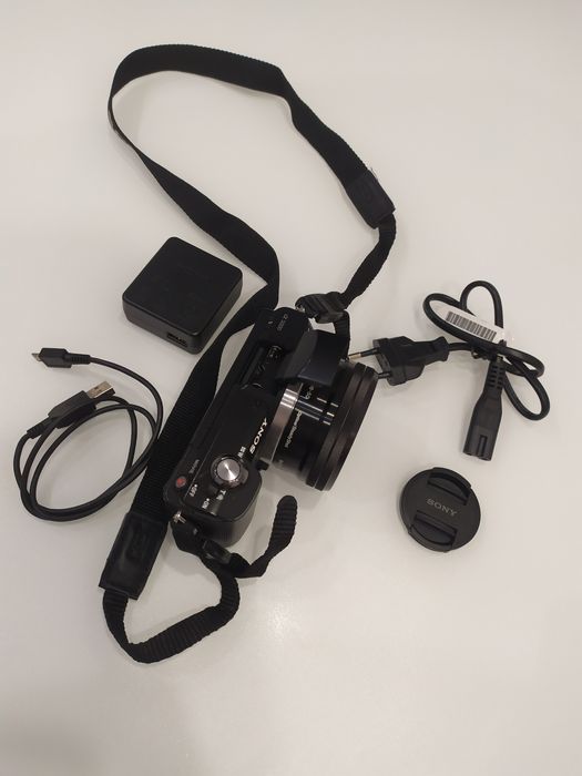 SONY Альфа 5000. 3.5-5.6/16-50 новый. 20.1 mega pixel. WI FI