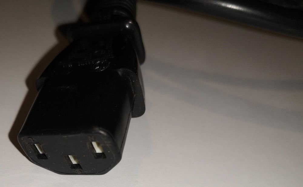 Kabel przewód zasilający, wtyczka IEC, kątowy, długość 1,7m
