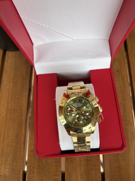 Relógio de homem dourado