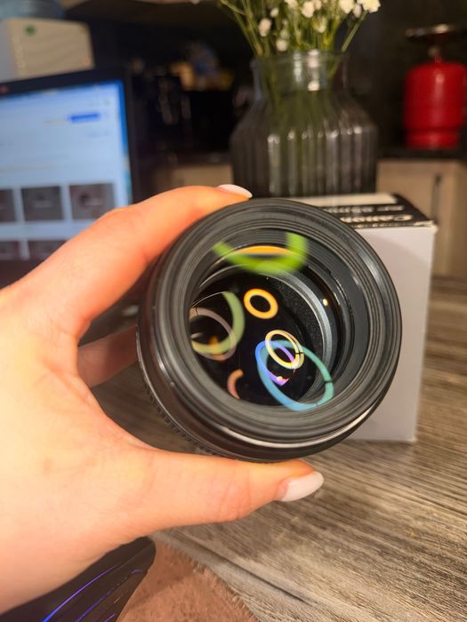 Обʼєктив canon 85mm 1.8