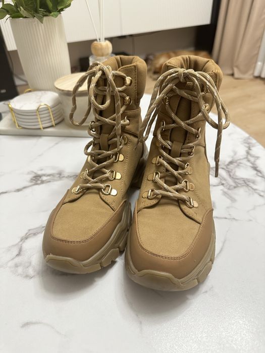 Nowe karmelowe buty trapery 38