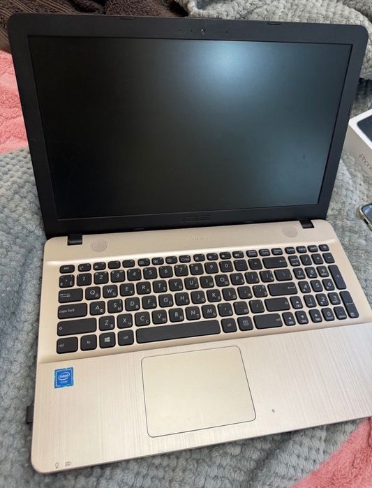 Ноутбук ASUS в хорошому робочому стані