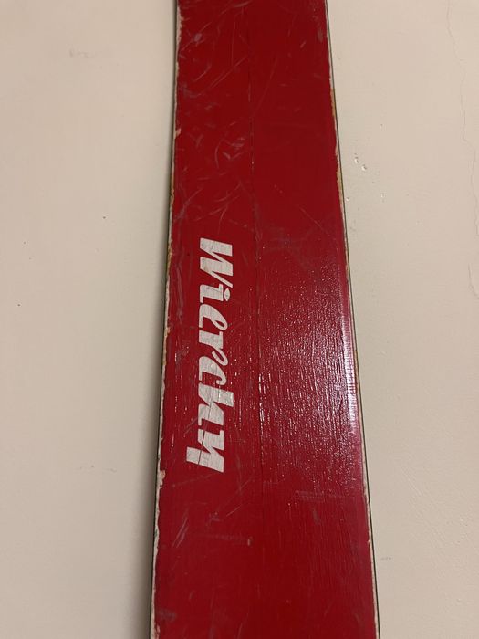 Zabytkowe narty wierchy na dekoracje