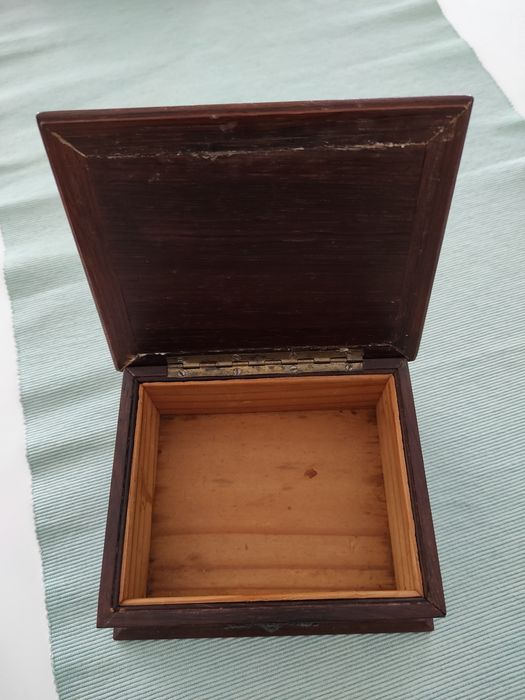 Caixa decorativa antiga cigarreira em madeira
