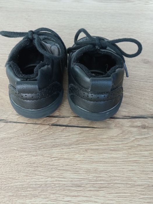 Buty chłopięce eleganckie czarne 18/19
