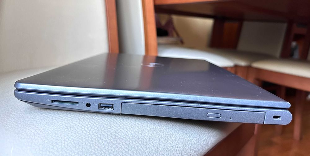 Dell Vostro '15-3598' 15.6"/i5-7200u/16Gb Memoria Ram DDR4/Ssd 250Gb