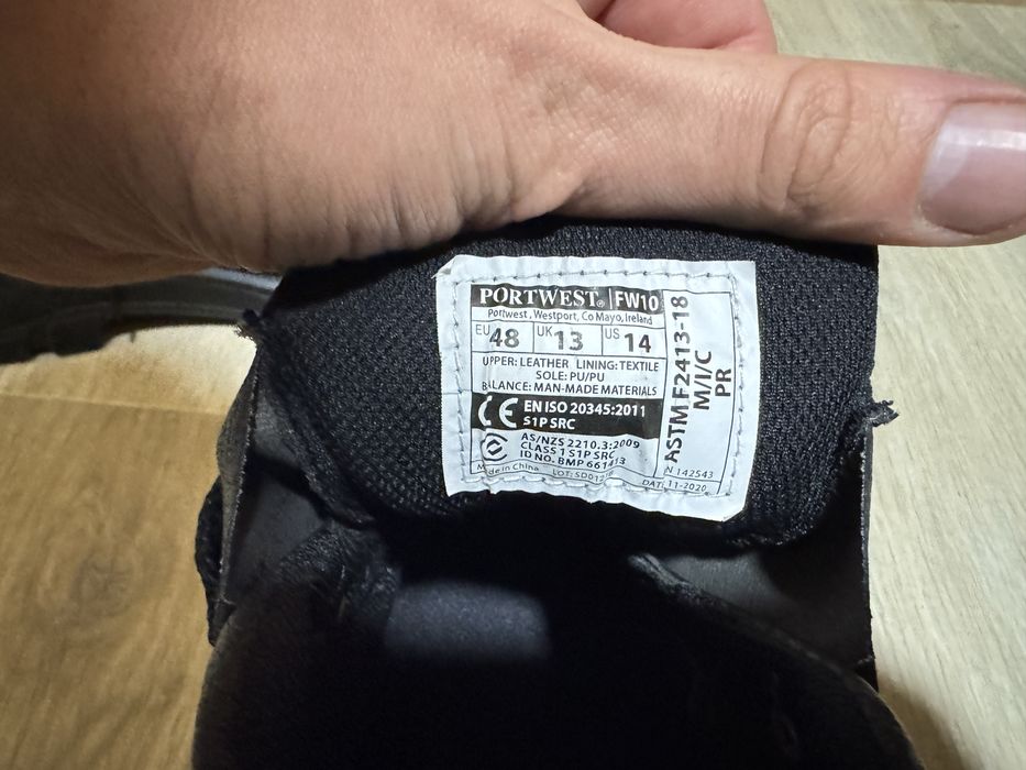 Робоче взуття великого розміру