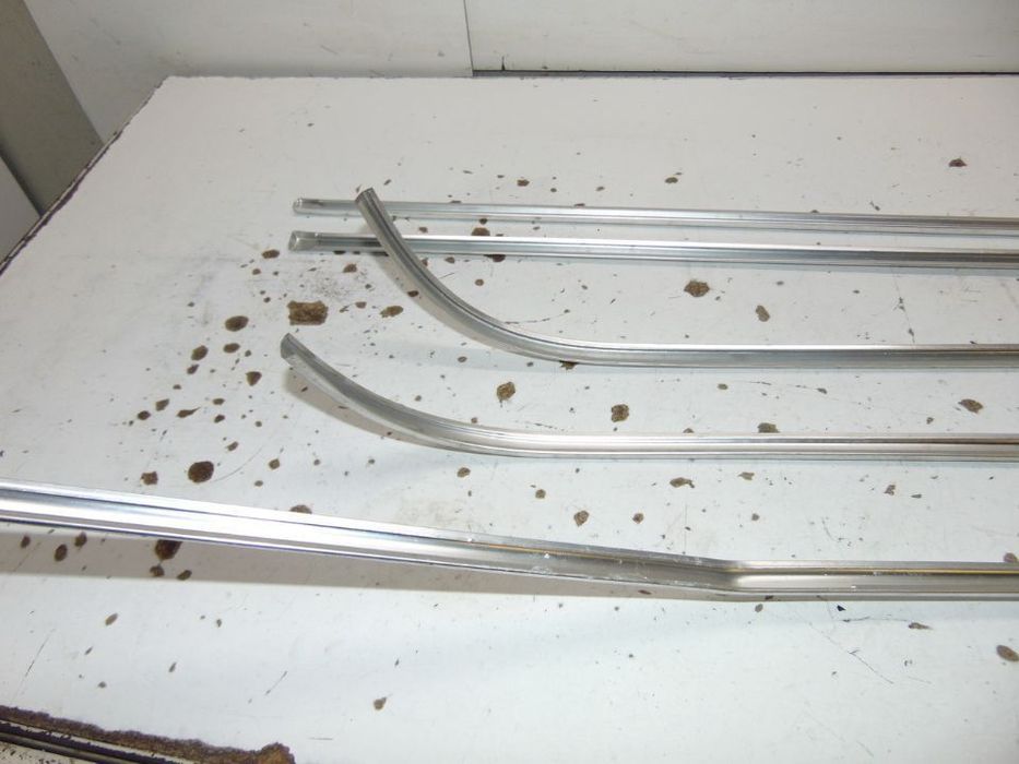 BMW 1602/2002 frisos novos capot