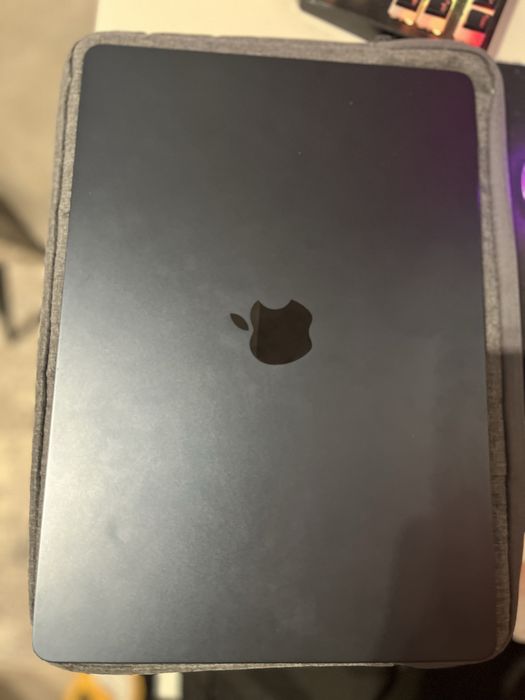 MacBook Air 15,3 8GB RAM