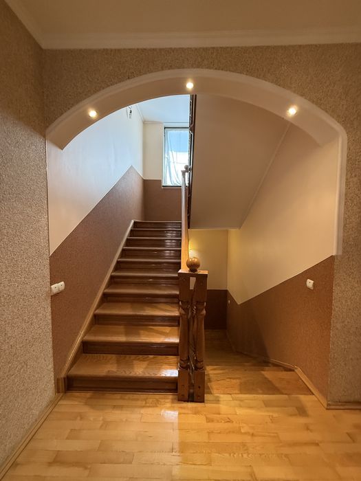 Продається просторий будинок