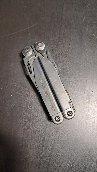multitool Leatherman Surge black