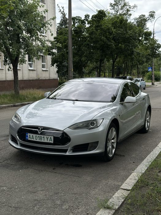 Tesla Model S  75 ( Тесла )
