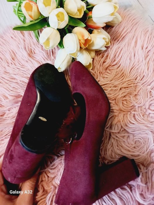 Śliczne sandałki burgundowe 37