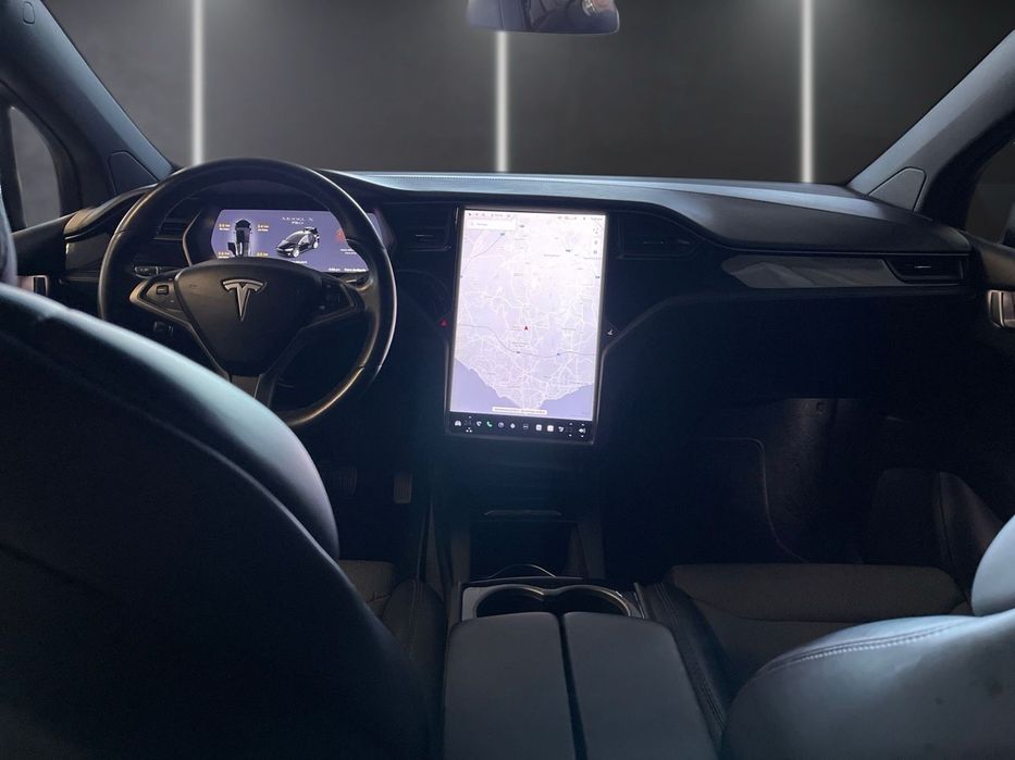 Tesla Model X 75D