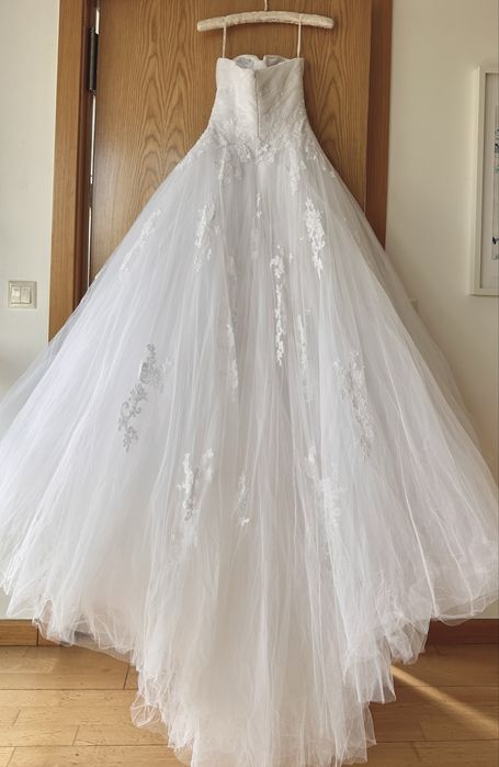 Vestido de noiva ProNovias com véu e bolero
