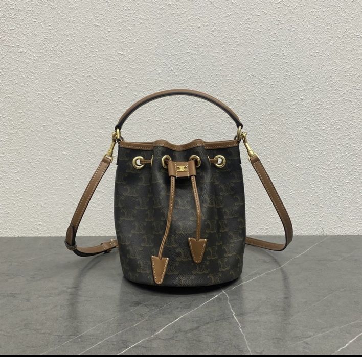 Сумка Celine TEEN CLARA BAG IN TRIOMPHE CANVAS AND CALFSKIN