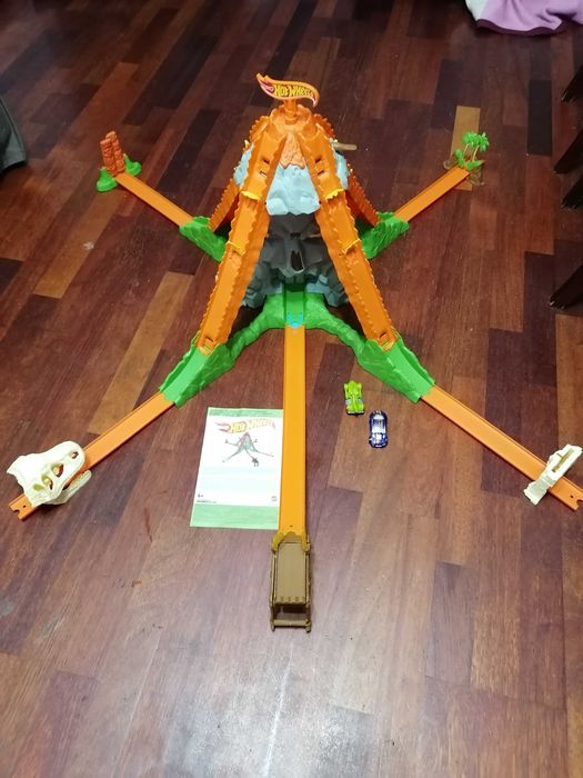 Hot Wheels Wyścigowy wulkan, tor