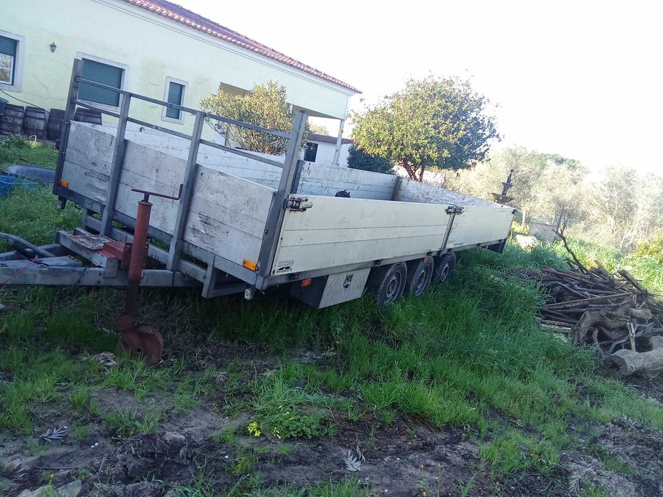 atrelados de carga,atrelados de cavalos e de transporte de carros