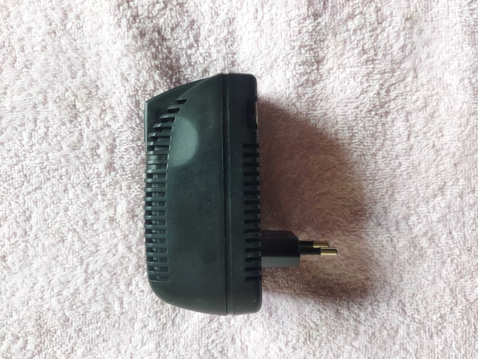 Понижающий преобразователь RadioShack 273-1426 от 220V до 110V 85W.