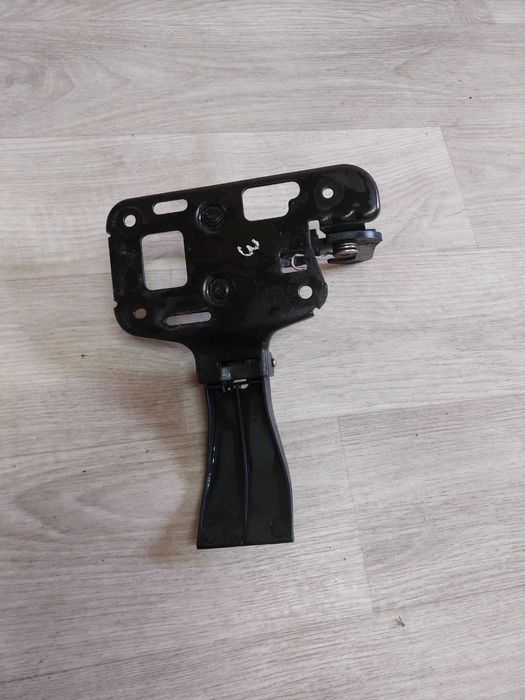 Накладка лапка замок капота Audi Q5 q5 Кю 5 8R 2008-2017