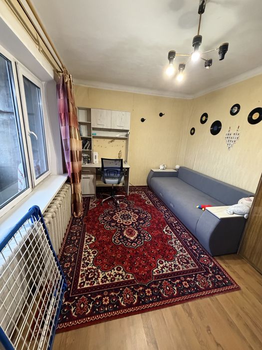Продам 2 кімнатну квартиру, 70м2, пров. 23 серпня, 10
