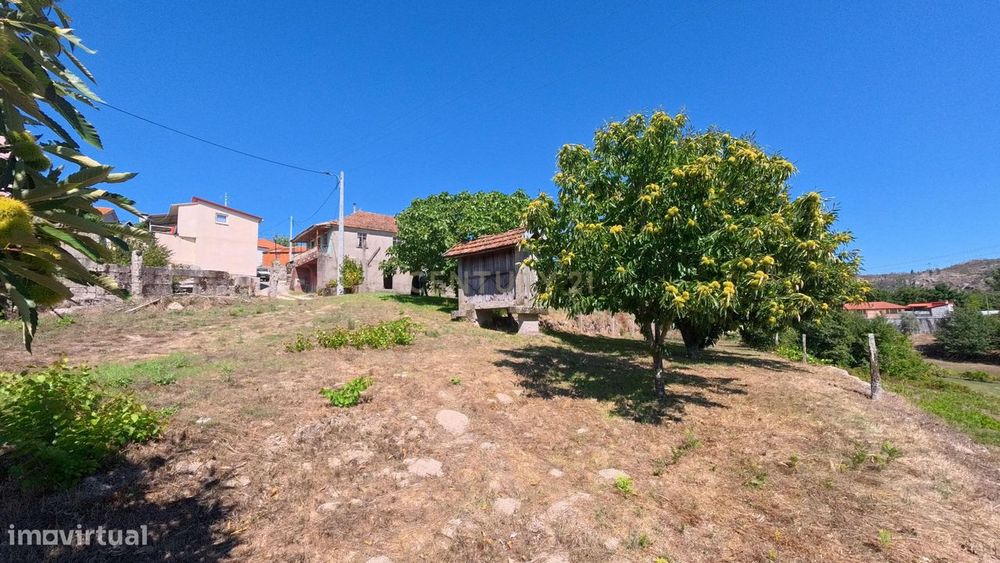 Casa T4 em União das freguesias de Mamouros, Castro Daire