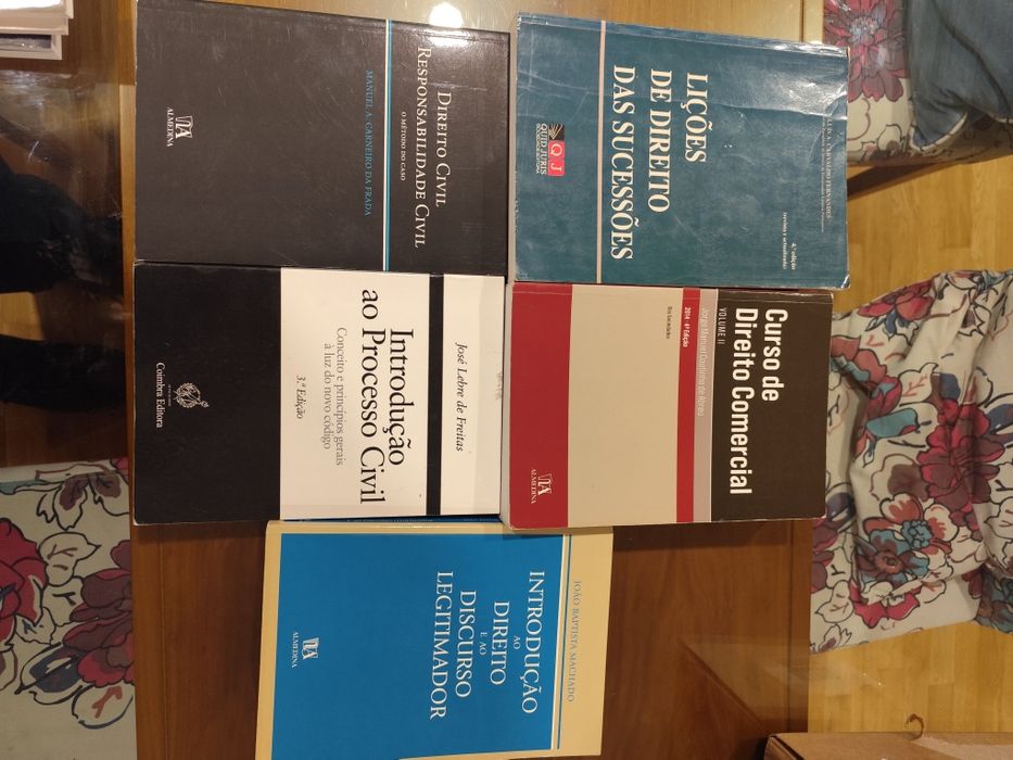 Vários livros direito