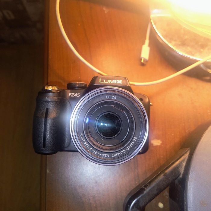 PANASONIC LUMIX DMC-FZ45 -niezawodny. Nie zawiera pudełka ale jest ładowarka