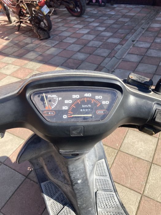 Продам хонду діо   Стояла рік у гаражі неїхала скати хороші