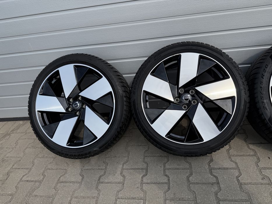 Koła zimowe 20” Volvo XC40 235/45/20-255/40/20 Pirelli 2022R