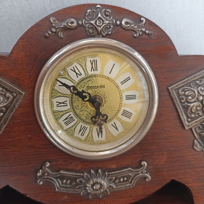 Relógio de mesa Art Deco com aplicações