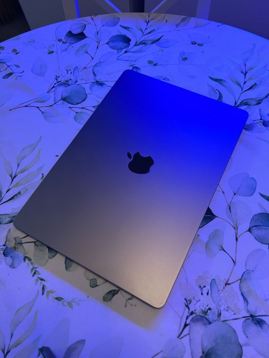 MacBook Air M2 8GB 15,3” 256Gb 2023r. jak nowy