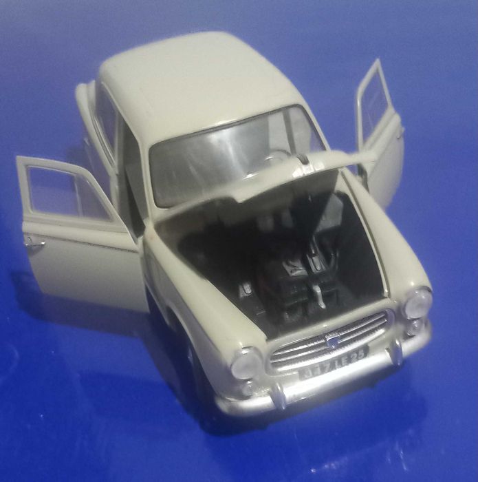 Miniatura escala 1.18 da solido de coleção