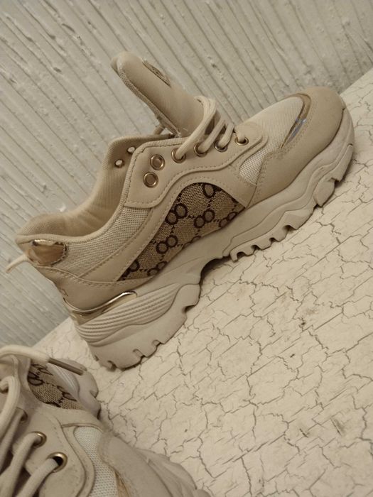 Sneakersy beżowe