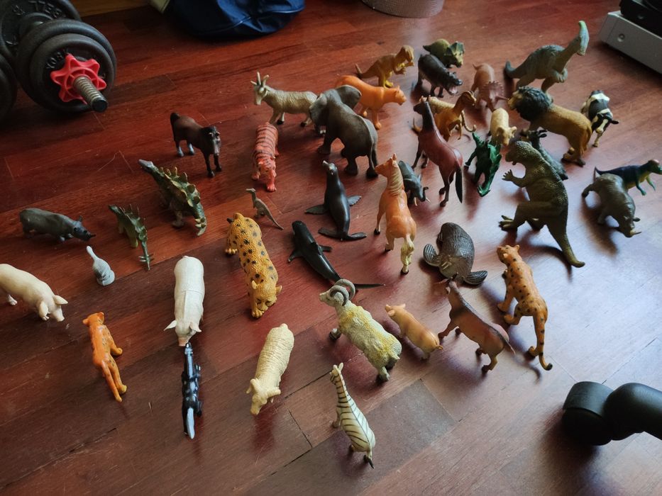 Bonecos de vários tamanhos