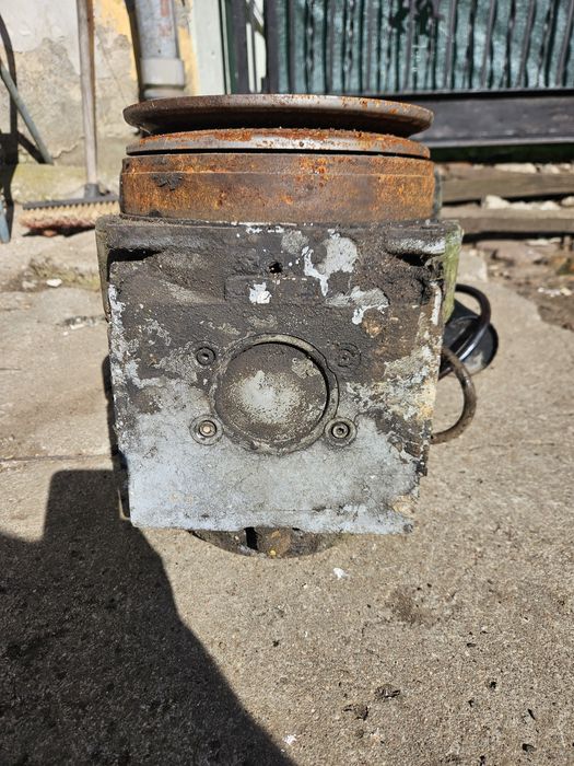 Silnik Hatz E673 diesel stan nieznany obraca sie