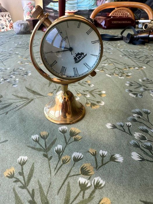 Relógio e bússola pequeno