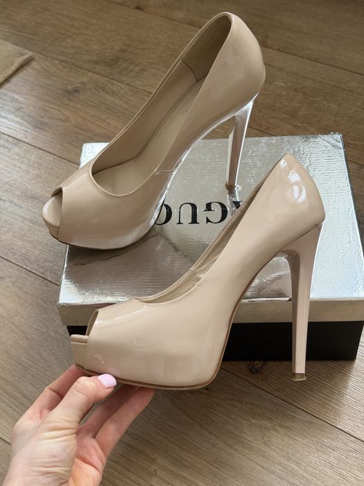 Каблуки на шпильці