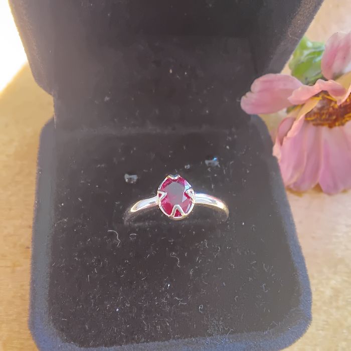 Anel em Prata 925 com Rubi 7x5 Certificado