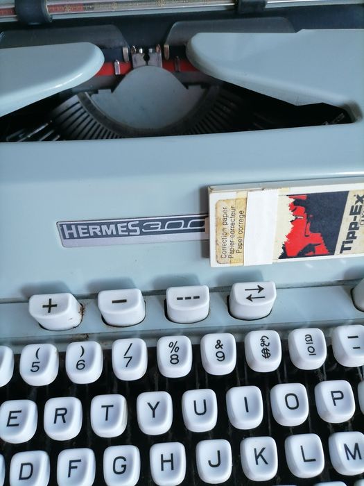 Máquina de escrever Hermes portátil