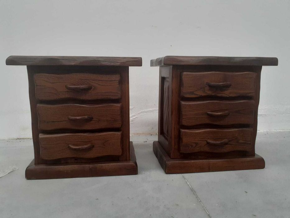 Par de Mesas de Cabeceira em Madeira Rústica – Robusta e Elegante