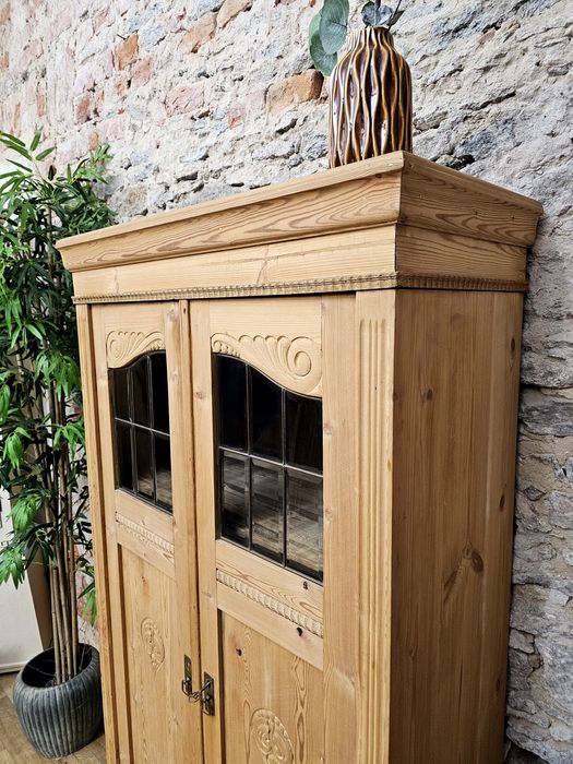 Secesyjna bieliźniarka / szafa/komoda – fazowane szyb