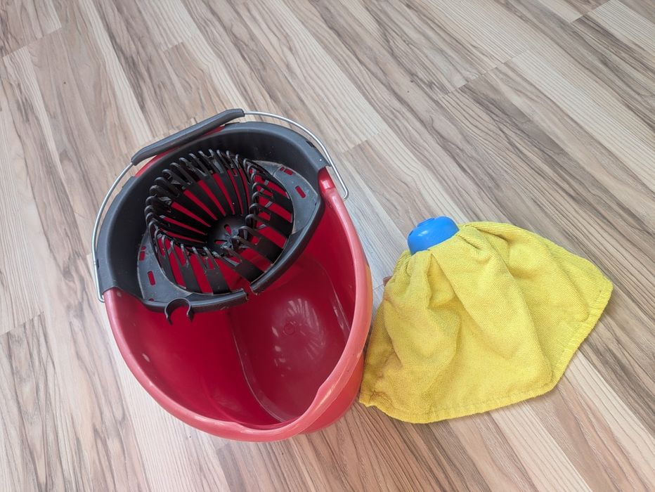 Wiadro Vileda z końcówką do mopa