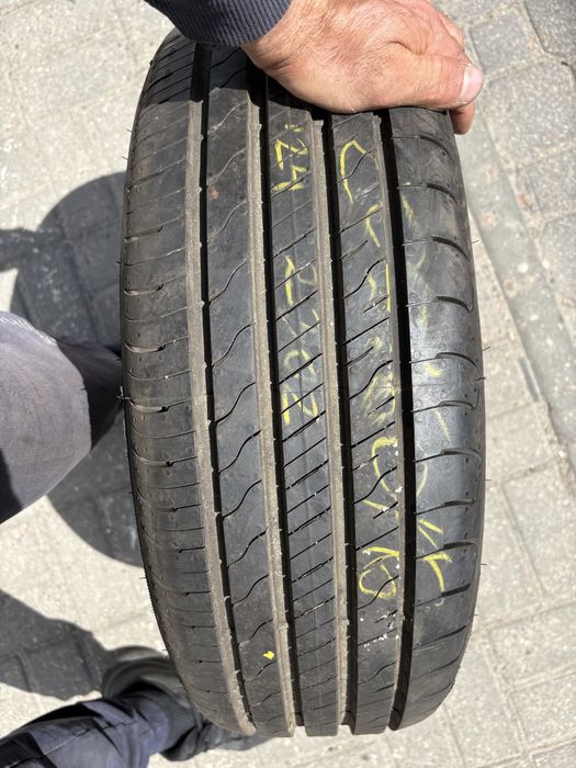 1x 205/60/16 Goodyear EfficientGrip Performance2 Demo 2023r -8mm