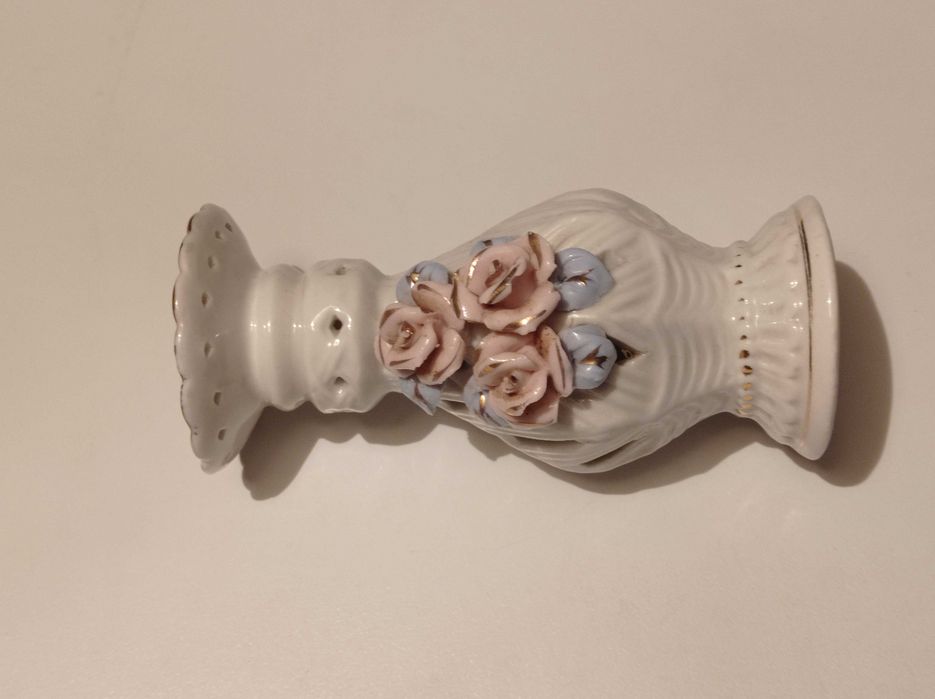 Świecznik z rózami.